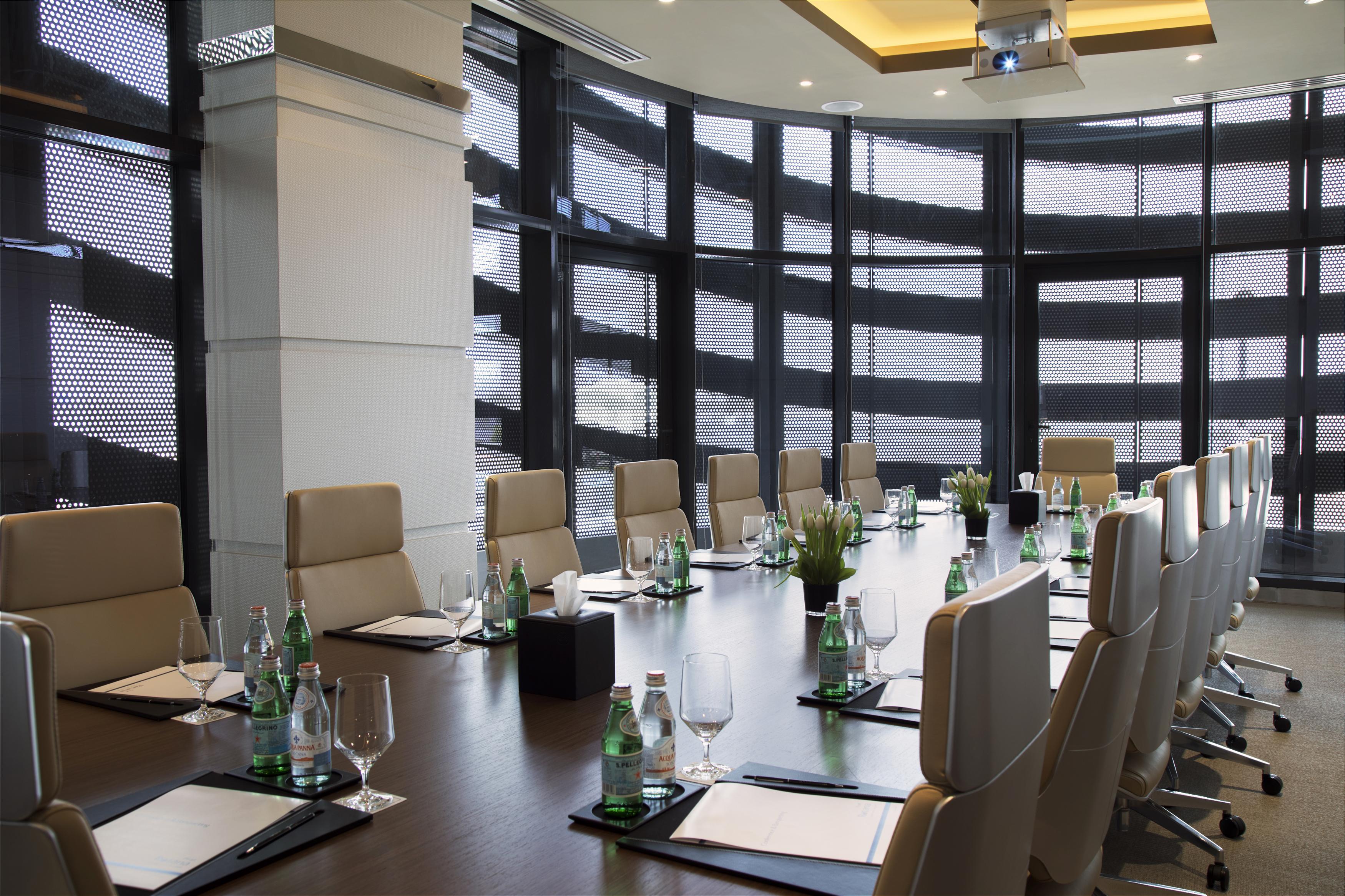 Hotel Pearl Rotana Capital Centre Abu Dhabi Esterno foto