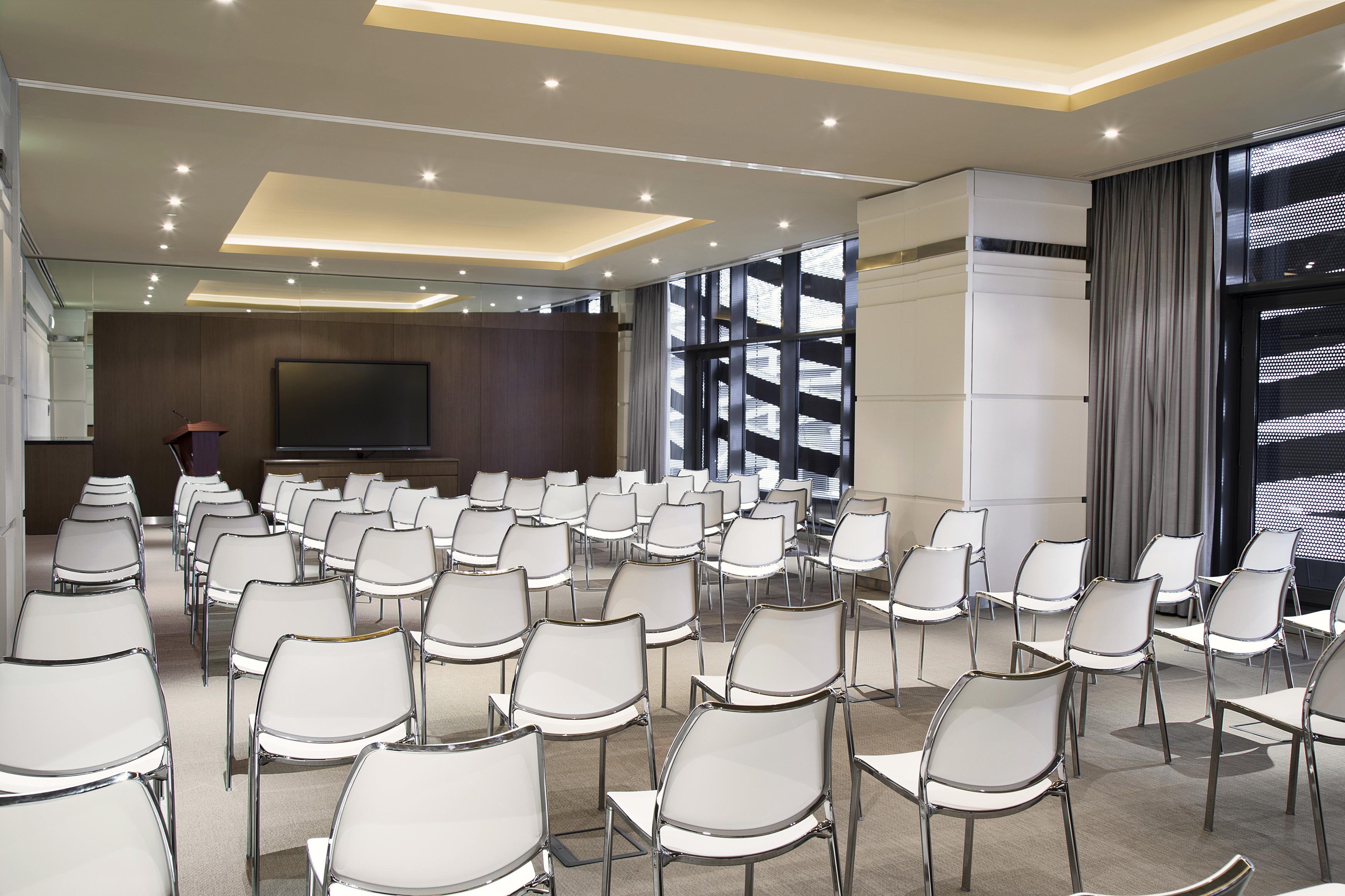 Hotel Pearl Rotana Capital Centre Abu Dhabi Esterno foto